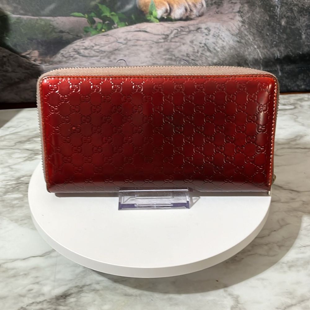 GUCCI PATENT LEATHER DEEP RED ZIP LONG WALLET. - Picture 6 of 17